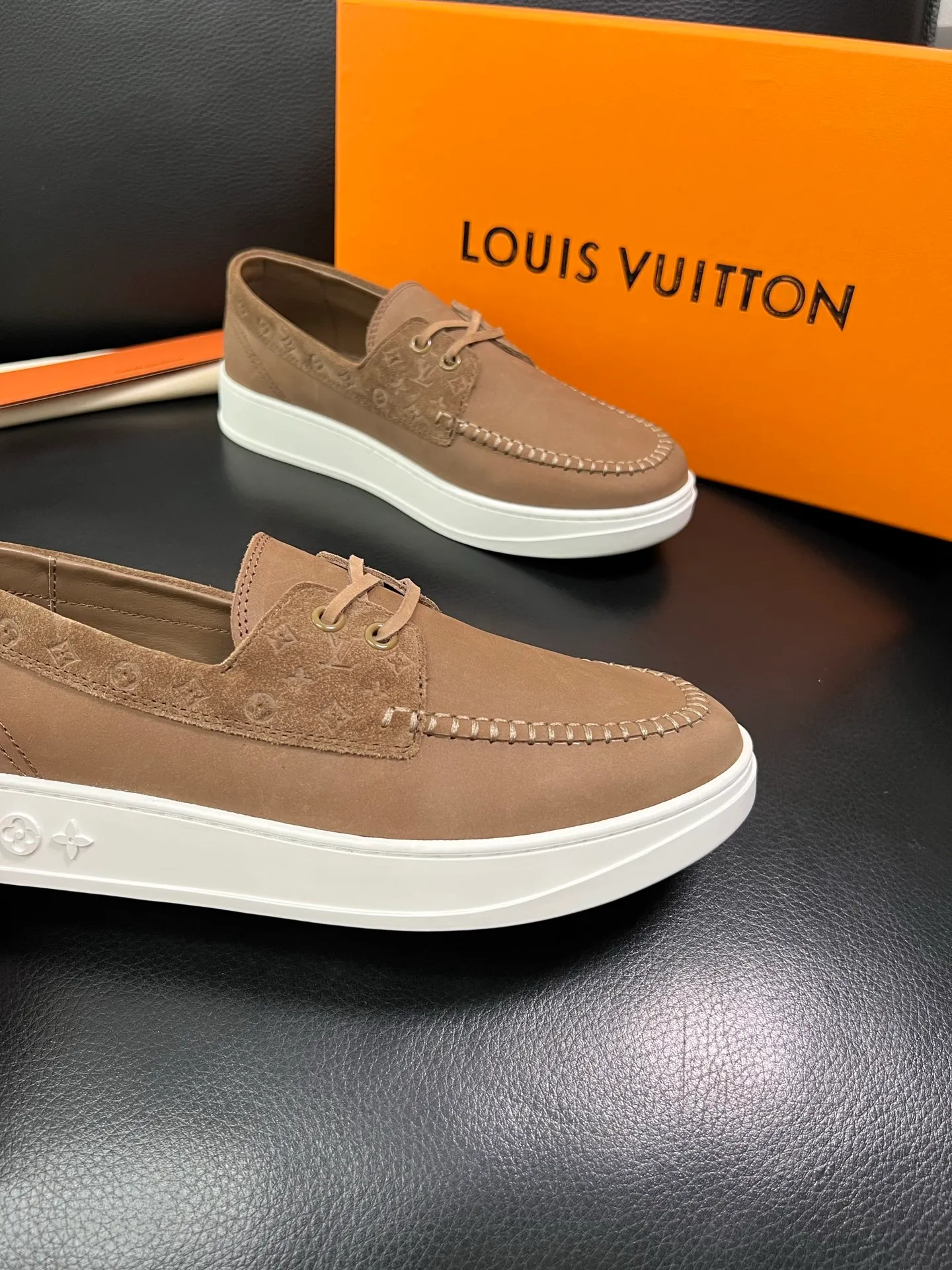 Men's shoes 💰780 Lv top purchasing agent Louis Vuitton, slip-on sports shoes counter synchronization, uppers imported from Italy, high-quality splicing colorful and complex handicrafts, imported cowhide pads are soft and comfortable, soles: original soles specially provided by the original factory, T men's shoes 💰U exclusive movable molded soles are super comfortable, original and single goods, high quality, you can go in and out of the counter at will, welcome to compare, code number 39-44 (customized 38 45)85856